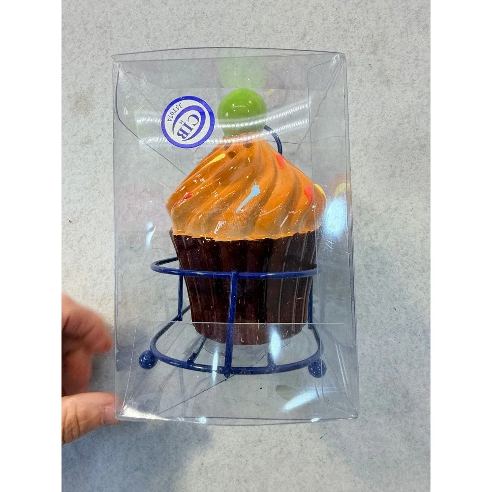 CIB Ceramic Cupcake Salt and Pepper Shakers Set with Blue Metal Caddy Rack NEW